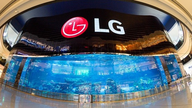 LG Electronics - The world's largest OLED screen and world's largest high definition video wall - located at the Dubai Aquarium LG Electronics - The world's largest OLED screen and world's largest high definition video wall - located at the Dubai Aquarium